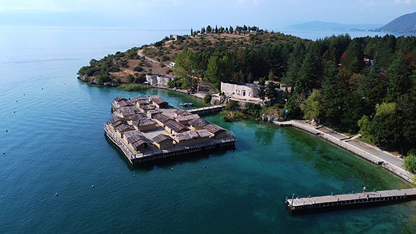 Zaliv kostiju Ohrid, muzej na vodi i arheološki kompleks na Ohridskom jezeru.